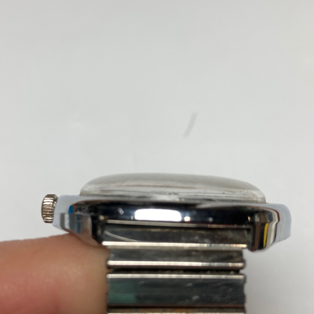 Vintage Timex black dial watch, works, stainless stretch bracelet - Picture 10 of 15